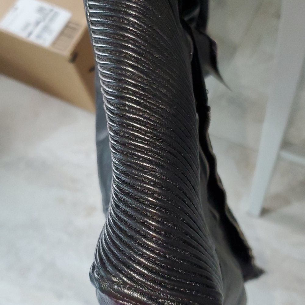Leather Jacket - Picture 6 of 6